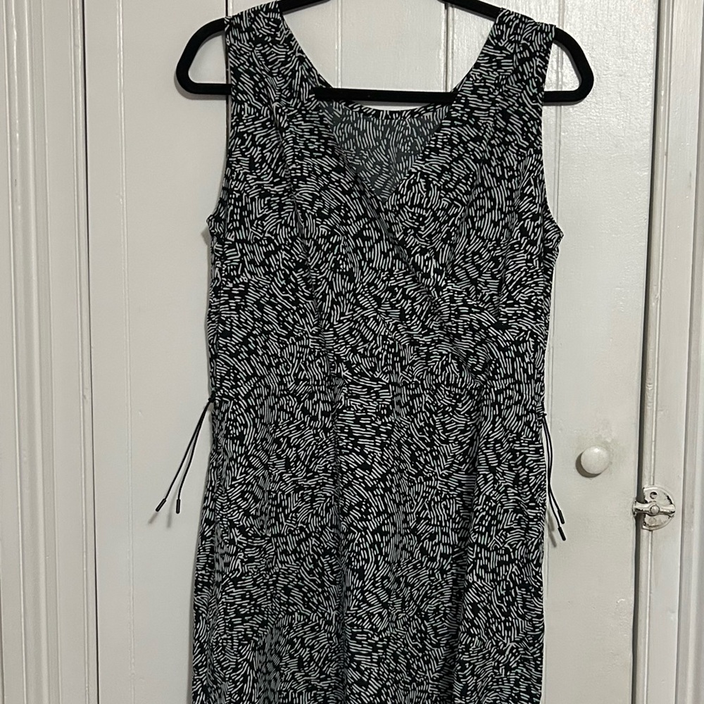 Black and White Sleeveless Mini Dress